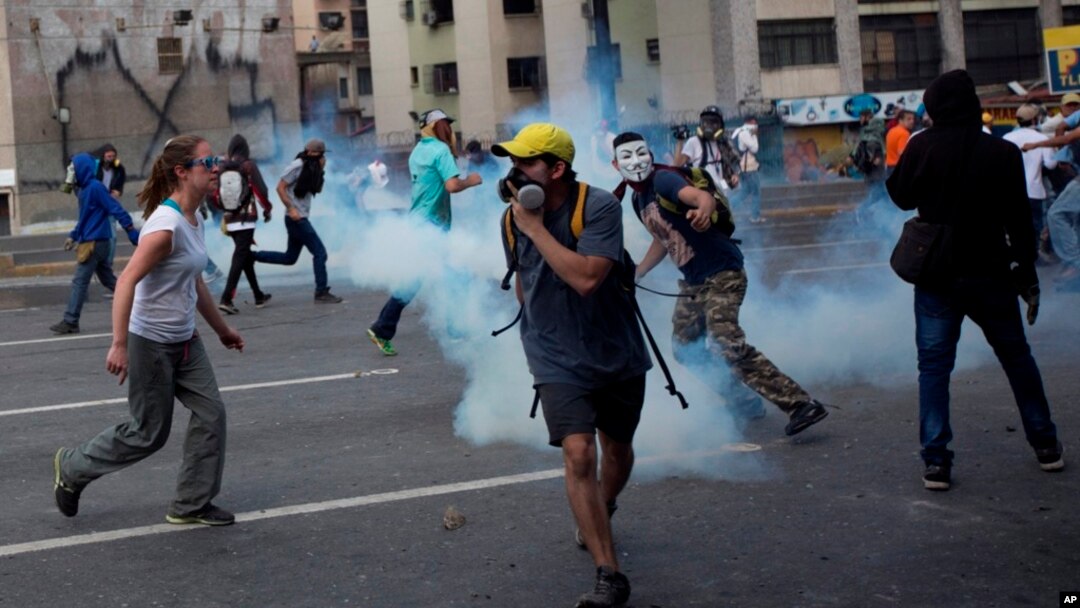Demonstrasi anti-pemerintah di Caracas, Venezuela. April 6, 2017. (AP)