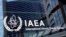 位于维也纳的国际原子能机构（IAEA）总部大楼上的标识 （2021年6月7日）
