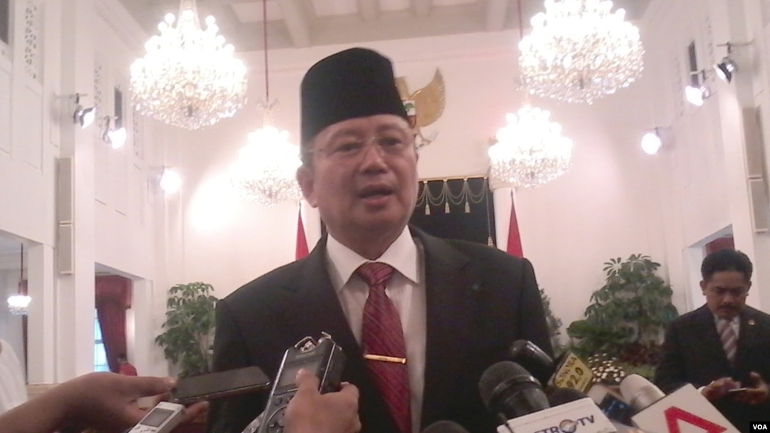 Laksamana Dua Willem Rampangilei, kepala Badan Nasional Penanggulangan Bencana (BNPB) yang baru, usai dilantik di Istana Negara (7/9). (VOA/Andylala Waluyo)