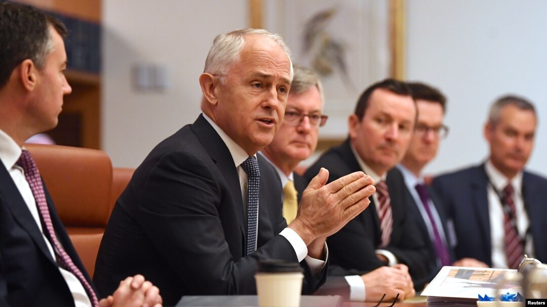 Perdana Menteri Australia Malcolm Turnbull berbicara kepada para pemimpin negara bagian dan teritorial dalam pertemuan Dewan Pemerintah Australia di Gedung Parlemen Australia, di Canberra, 5 Oktober 2017.