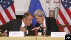 Secretary of State John Kerry talks with Russian Foreign Minister Sergei Lavrov at the State Department in Washington, Aug. 9, 2013. 