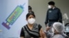 Vacunación para frenar pandemia es una "dosis de esperanza" para Bolivia