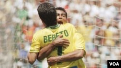 Romario y Bebeto celebraron en 1994 la obtención de la Copa del Mundo, ahora ambos son legisladores electos en Brasil.