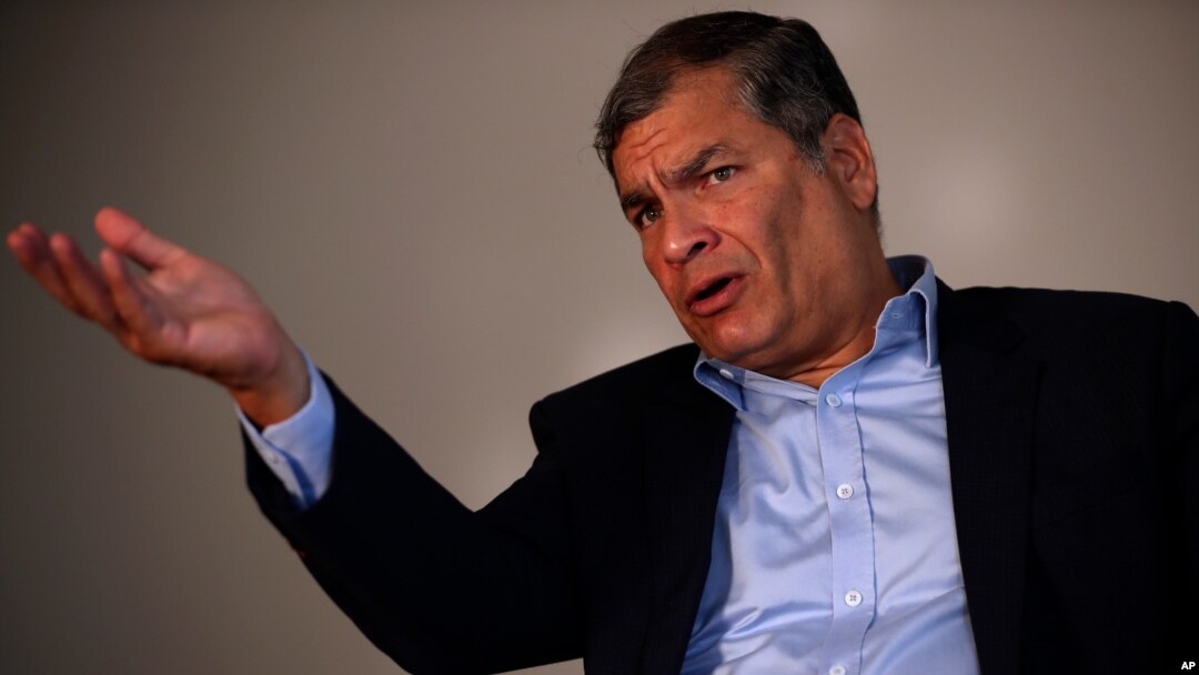 La negativa de la justicia ecuatoriana a conceder la pensión vitalicia al expresidente Rafael Correa está ligada a los pedidos para que éste se presente ante los tribunales y a una orden de captura que ha emitido Interpol.
