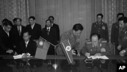 မြန်မာစစ်ခေါင်းဆောင်များနဲ့ မြောက်ကိုရီးယား စစ်ခေါင်းဆောင်များ တွေ့ဆုံ။ (ဇွန် ၂၄၊ ၂၀၀၉)