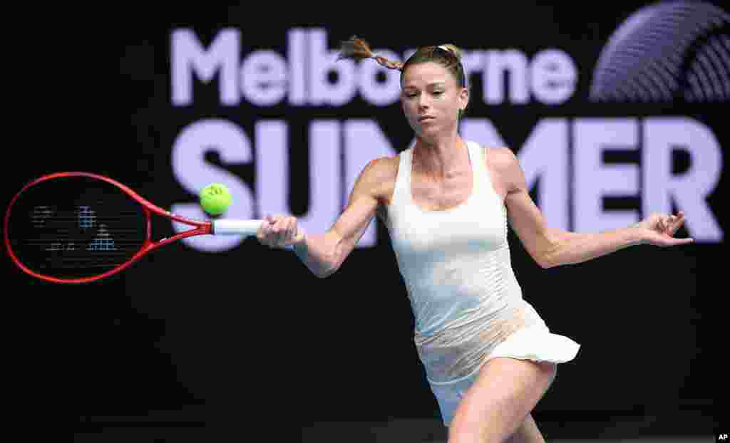 کامیلا گیروگی تنیس‌باز ۲۹ ساله ایتالیایی که در مسابقات تنیس استرالیا، به سوفیا کنین تنیس‌باز ۲۲ ساله آمریکایی باخت. 