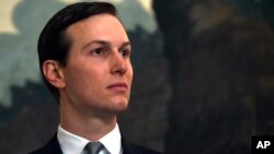 El yerno y asesor de Trump, Jared Kushner, participa en la conferencia de dos días en la diminuta nación de Bahréin, en el Golfo Pérsico.