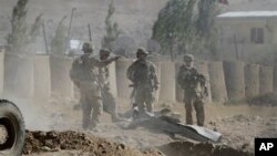 Anggota pasukan NATO di provinsi Wardak, sebelah timur Kabul, Afghanistan, awal September 2013. (AP/Ahmad Jamshid)