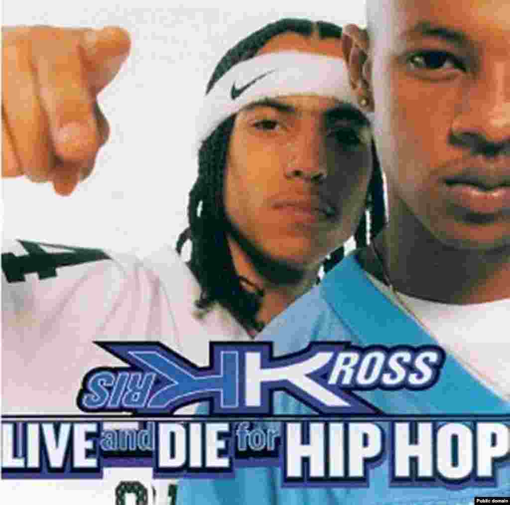 Chris Kelly, à direita, que fazia parte da dupla famosa de Hip Hop, Kris Kross, foi encontrado inconsciente em sua casa, acabando por morrer a 1 de Maio no hospital, por não ter resistido a uma overdose. "Jump" foi o grande hit da dupla. Chris tinha 34 anos.