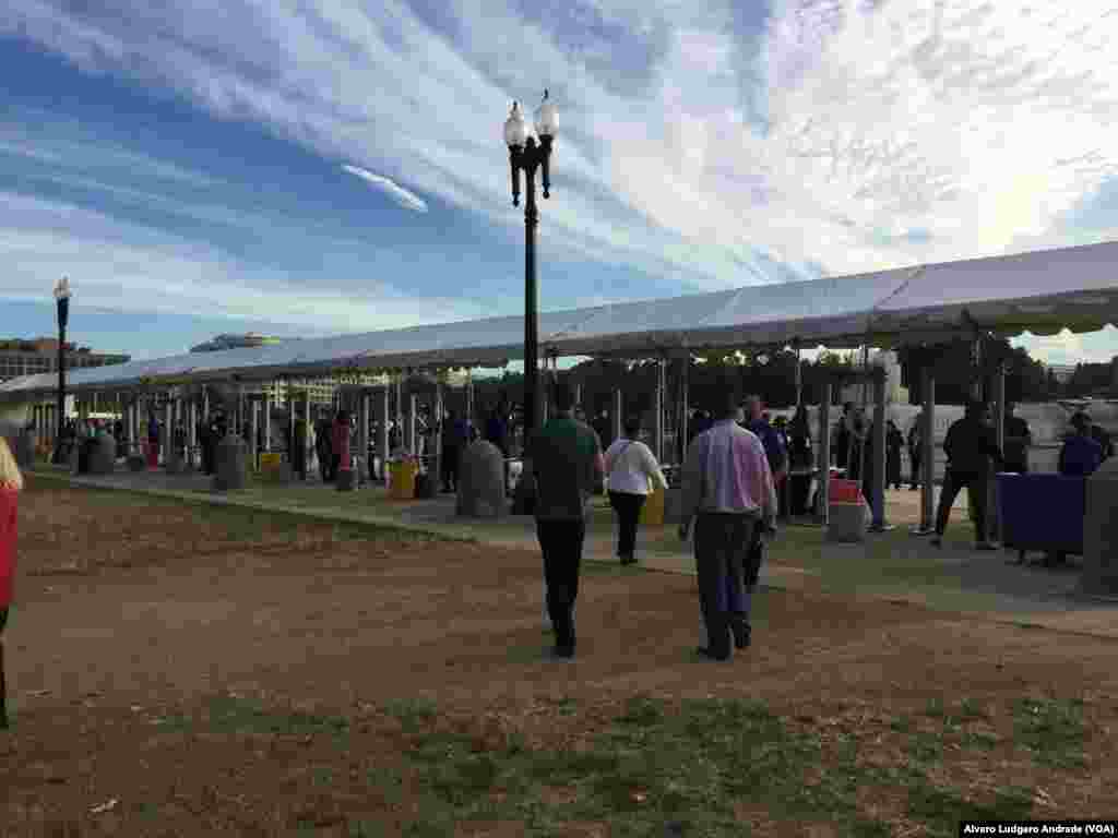 Seguidores de Papa Francisco dirigem-se ao Capitólio para ver o Papa, Washington DC, Set. 24, 2015