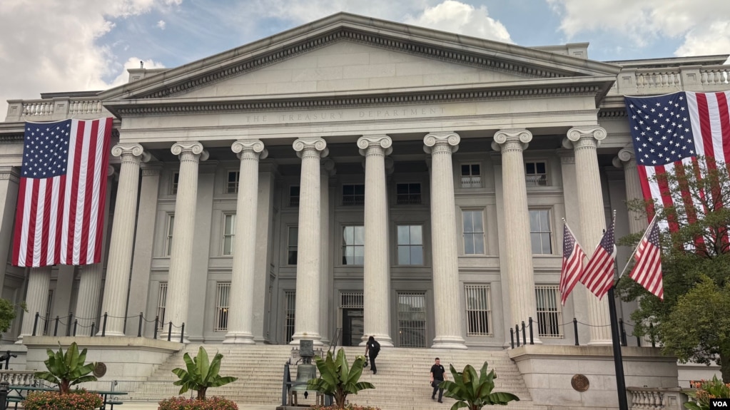 资料照片:位于白宫旁边的美国财政部。(2025年7月26日)