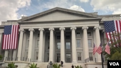 资料照片：位于白宫旁边的美国财政部。(2025年7月26日)