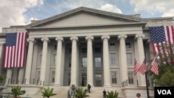 资料照片：位于白宫旁边的美国财政部。(2025年7月26日)