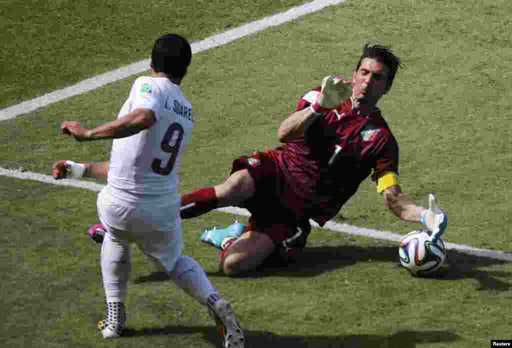 Italy's goalkeeper Gianluigi Buffon deflects a shot by Uruguay's Luis Suarez during their match at the Dunas arena in Natal, June 24, 2014.