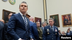 29일 피트 헤그세스 미국 전쟁부 장관과 댄 케인 미 합참의장이 하원 군사위원회의 2027회계연도 예산 관련 청문회에 참석하고 있다.