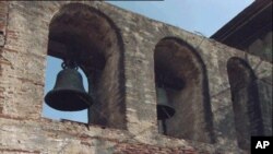 Foto lonceng gereja di lokasi yang tidak disebutkan. (Foto: AP)