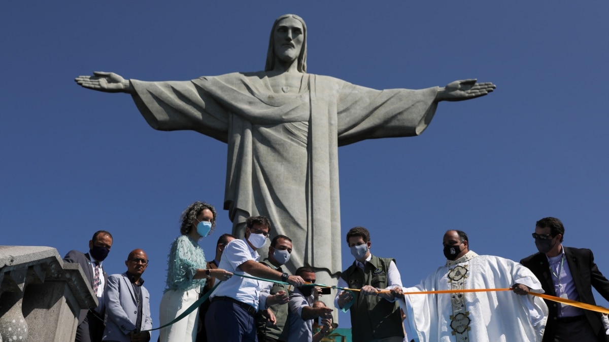 Rio's Christ statue closes and state of emergency decreed