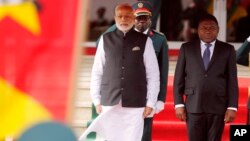 Indian Prime Minister Narendra Modi stands next to Mozambique's President Filipe Nyusi, right, during a guard of honor in Maputo, Mozambique on July 7, 2016.