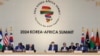 Presiden Korea Selatan Yoon Suk Yeol (tengah) menyampaikan pidato pembukaan pada KTT Korea-Afrika 2024 di Goyang, 4 Juni 2024. (Handout / KTT Korea-Afrika 2024 dan Berita Yonhap / AFP) 