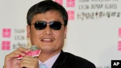 Chinese activist Chen Guangcheng listens to a reporter's question during a press conference at the Taiwan Association for China Human Rights building in Taipei, Taiwan, June 24, 2013. 