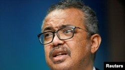 Tedros Adhanom Ghebreyesus da una declaración sobre la vacunación contra la enfermedad por coronavirus (COVID-19), durante una cumbre Unión Europea-Unión Africana, en Bruselas, Bélgica, el 18 de febrero de 2022.