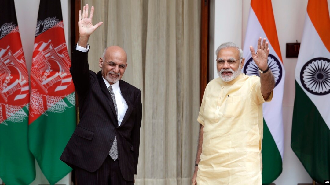 Hindiston Bosh vaziri Narendra Modi (o'ngda) Afg'oniston Prezidenti Ashraf G'ani bilan, Nyu-Dehli, Hindiston, 14-sentabr, 2016-yil.