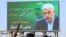 Papan iklan yang menggambarkan pemimpin Hamas yang terbunuh, Yahya Sinwar, dengan slogan berbahasa Arab "Jika Sinwar meninggalkan medan perang, Palestina akan melahirkan seribu Sinwar", dipajang dalam aksi dukungan di ibu kota Sana'a, Yaman (18/10). 