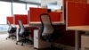 ARHIVA: Prazne kancelarijske kabine u korporaciji FMC u Filadelfiji u Pensilvaniji, 14. juna 2021. 