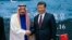 Raja Arab Saudi, Raja Salman (kiri) dan Presiden China Xi Jinping berjabat tangan saat menghadiri acara Road to the Arab Republic, upacara penutupan artefak-artefak yang ditemukan di Saudi Arabia di Museum Nasional China, Beijing, 16 Maret 2017. 