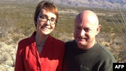 Dân biểu Hoa Kỳ Gabrielle Giffords và chồng, ông Mark Kelly