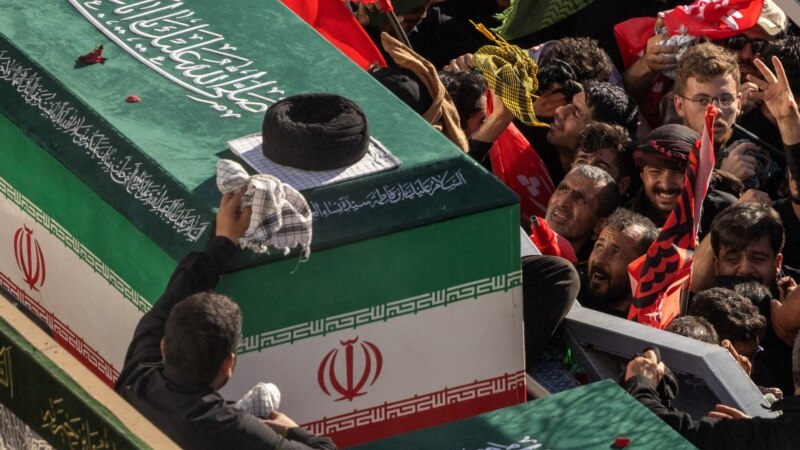 چاودێرانی سیاسی: هێنانی تەرمی خامنەیی بۆ عێراق پەیامێکی سیاسییە و عێراقییەکان باجەکەی دەدەن