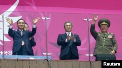 South Korea's Prime Minister Jung Hong-won (L), former South Korean minister for national defense Kim Kwan-jin (C) and North Korea's Hwang Pyong So (R), a senior aide to North Korea's leader Kim Jong Un, attend the closing ceremony of the 17th Asian Games