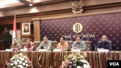 Dari kiri ke kanan: Menteri ESDM Sudirman Said, Menko bidang Kemaritiman Indroyono Susilo, Gubernur BI Agus Martowardojo, Menko bidang Perekonomian Sofyan Djalil, Menteri Keuangan Bambang Brodjonegoro dan Menteri Perencanaan, Pembangunan Nasional/Kepala 