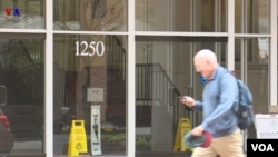 A man walks past a Washington office building housing Iran's Interests Section at 1250 23rd Street NW, April 25, 2018 (VOA Persian)