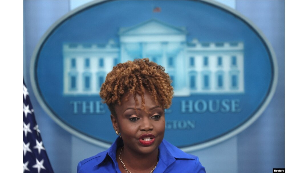 Sekretaris Pers Gedung Putih Karine Jean-Pierre mengadakan konferensi pers di Gedung Putih di Washington. (Foto: Reuters)