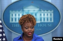 Sekretaris Pers Gedung Putih Karine Jean-Pierre mengadakan konferensi pers di Gedung Putih di Washington. (Foto: Reuters)