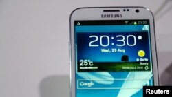 La tableta Samsung Galaxy Note II es presentada en 2012.