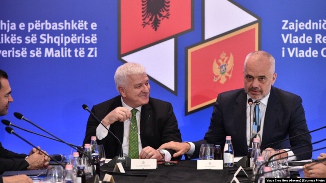 Premijeri Crne Gore i Albanije Duško Marković i Edi Rama tokom zajedničke sednice Vlada dve zemlje u Skadru (Foto: Vlada Crne Gore)