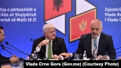 Premijeri Crne Gore i Albanije Duško Marković i Edi Rama tokom zajedničke sednice Vlada dve zemlje u Skadru (Foto: Vlada Crne Gore)