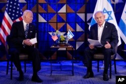 Perdana Menteri Israel Benjamin Netanyahu berbicara saat bertemu dengan Presiden Joe Biden, 18 Oktober 2023, di Tel Aviv. (Foto: AP)