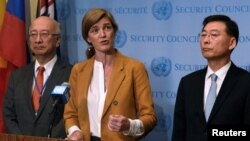 Dubes AS Samantha Power (tengah) berbicara kepada media usai pertemuan tertutup DK PBB di New York, Selasa (6/9). 