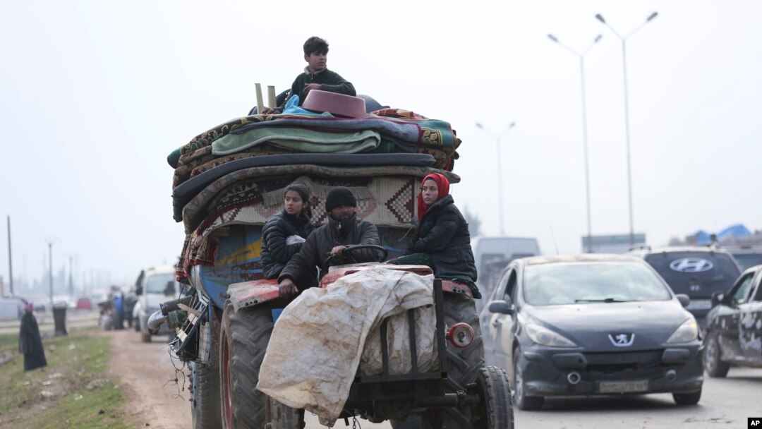 Syrians flee the advance of the government forces in the province of Idlib, Syria, toward the Turkish border, Jan. 29, 2020. 