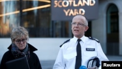 Assistant Commissioner Mark Rowley from the Metropolitan Police and Chief Medical Officer Sally Davies make a statement to the press concerning Sergei Skripal and his daughter, Yulia, who were poisoned by a nerve agent in the center of Salisbury, outside Scotland Yard in central London, March 7, 2018. 