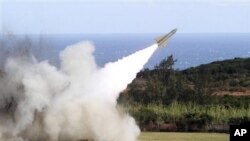 A surface-to-air missile is test fired from Jiupeng military base in Pingtung County, Taiwan, 18 Jan 2011.