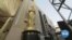 La noche de los Oscars, transmitida desde el teatro Dolby de Los Ángeles, no tendrá un anfitrión por segundo año consecutivo. 