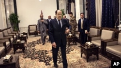 အမေရိကန်နိုင်ငံခြားရေးဝန်ကြီး ကယ်ရီ ရောက်လာချိန်ကို စောင့်နေတဲ့ အီရတ်ဝန်ကြီးချုပ် Nouri al-Maliki (လယ်)