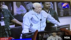 FILE - Khieu Samphan, chairman of the state presidium of Democratic Kampuchea, listens to the verdict of 002/02 trial in the Extraordinary Chambers in the Courts of Cambodia (ECCC) on November 16, 2018. 