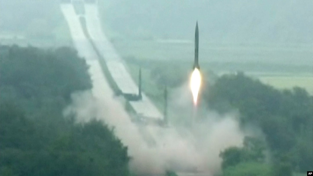 Korea Utara melaporkan uji coba 3 misil jarak menengah berjangkauan 1.000 kilometer pada 5 September 2016 (foto: dok). Uji coba misil Korut terakhir dilaporkan Pentagon gagal Jumat (14/10).