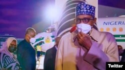 Shugaban Najeriya, Muhammadu Buhari, a lokacin da ya isa birnin Paris (Twitter/ @BashirAhmaad)