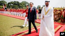 Presiden Joko Widodo dan Putra Mahkota Abu Dhabi Sheikh Mohamed Bin Zayed Al Nahyan di Istana Kepresidenan RI di Bogor, 24 Juli 2019. 